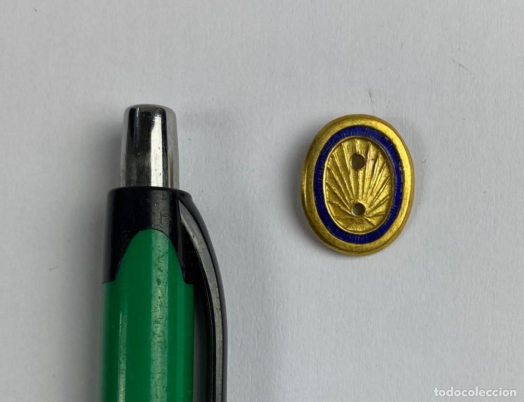 Militaria: Componente de condecoraci&oacute;n centro en metal sobredorado y esmaltado Castells 46