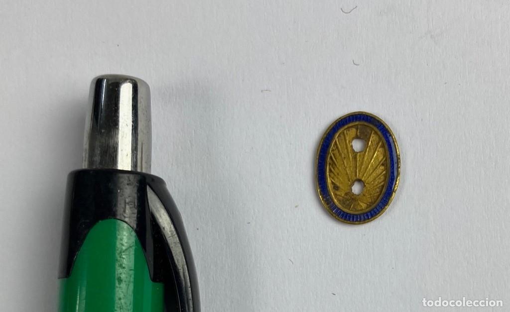 Militaria: Componente de condecoraci&oacute;n centro en metal sobredorado y esmaltado Castells 48