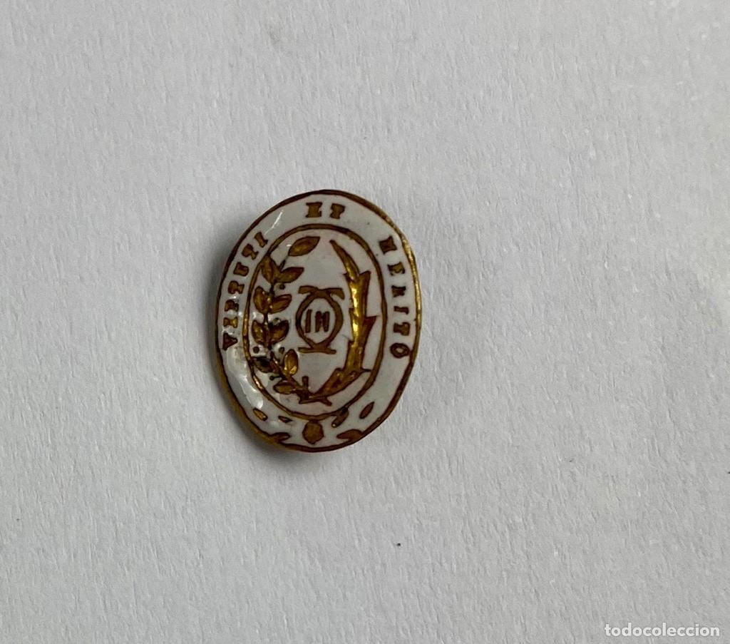 Militaria: Componente de condecoraci&oacute;n centro en metal sobredorado y esmaltado VIRTUTI ET MERITO CARLOS III Cas