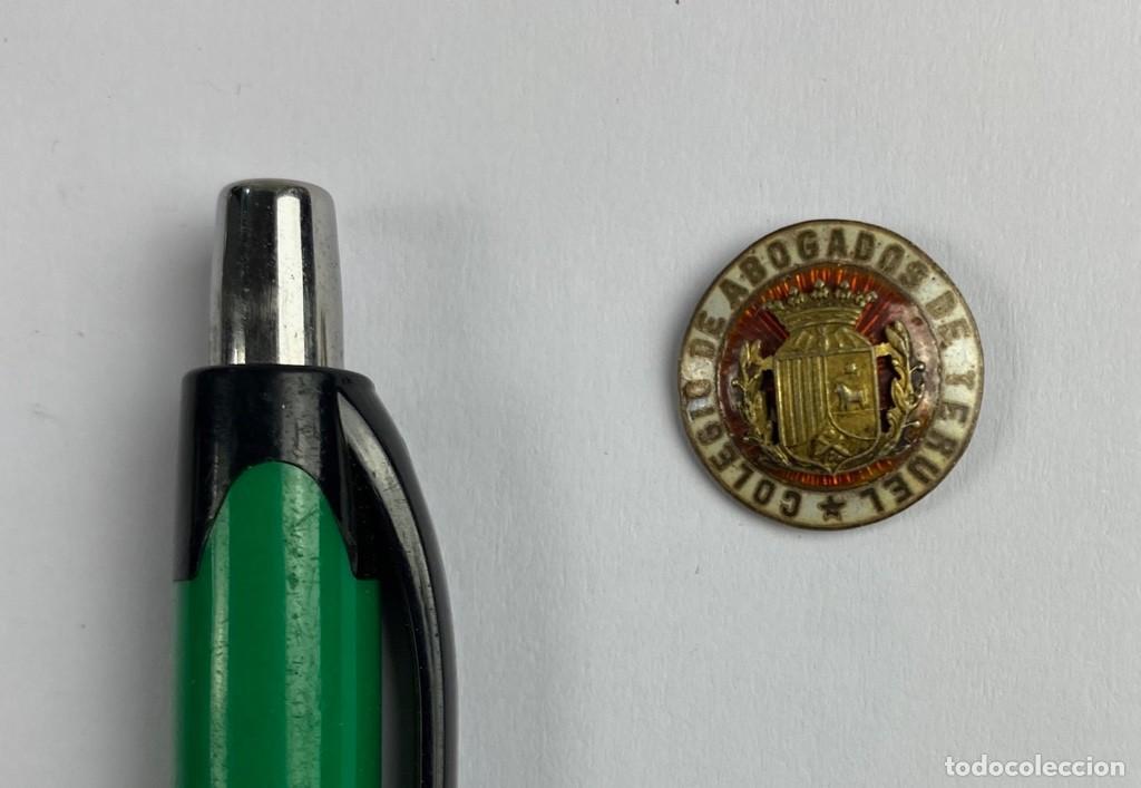 Militaria: Componente de condecoraci&oacute;n centro en metal sobredorado y esmaltado COLEGIO DE ABOGADOS DE TERUEL Ca