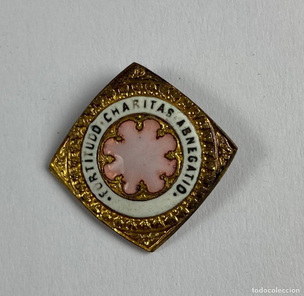 Militaria: Componente de condecoraci&oacute;n centro en metal sobredorado y esmaltado Castells 53