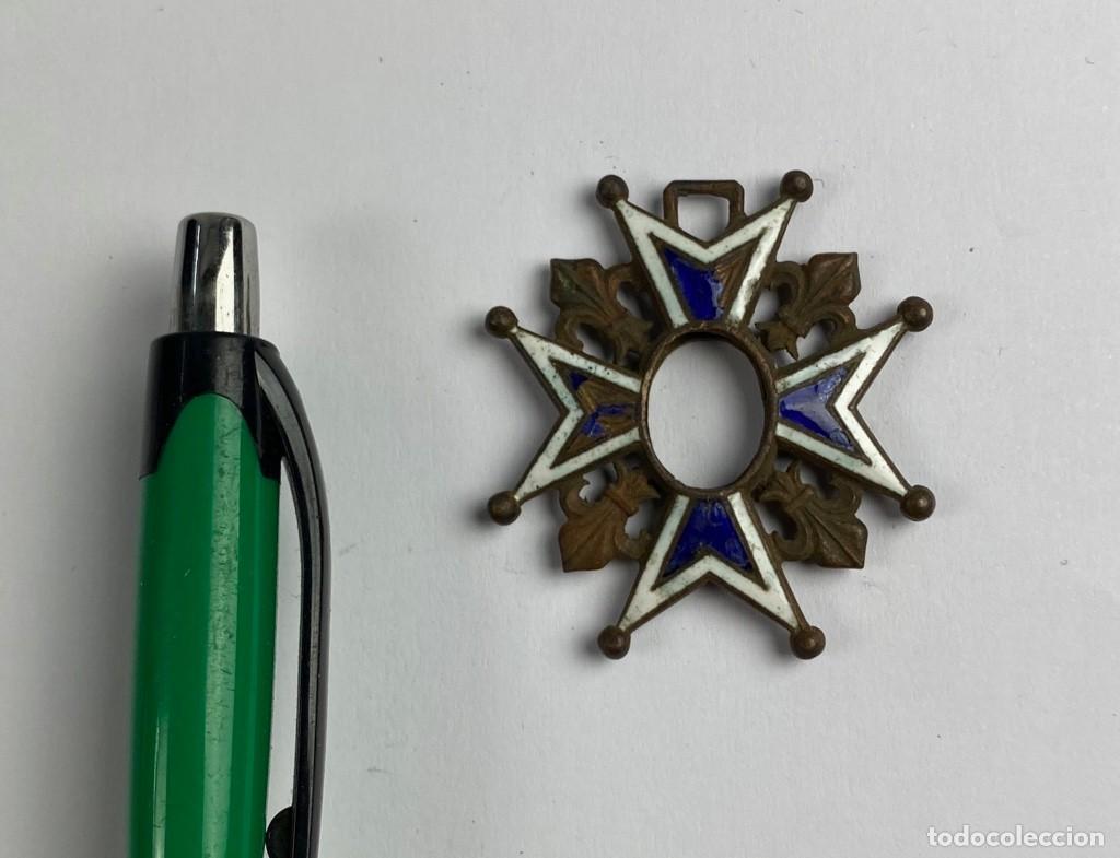 Militaria: Componente de condecoraci&oacute;n en bronce esmaltado Castells 59