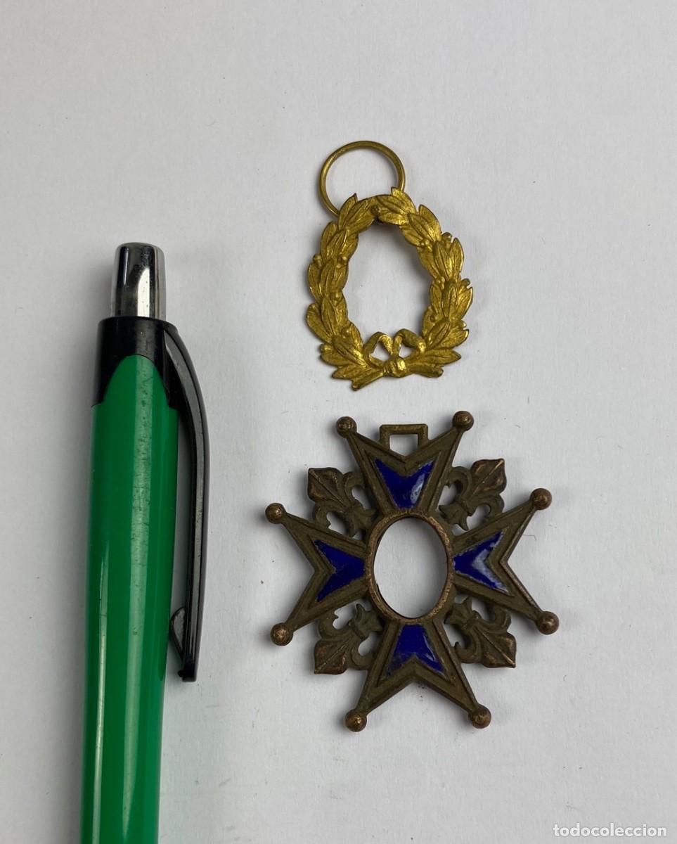 Militaria: Componente de condecoraci&oacute;n en bronce esmaltado CARLOS III Castells 61