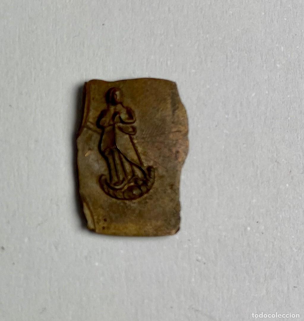 Militaria: Componente de condecoraci&oacute;n en bronce esmaltado CARLOS III Castells 62