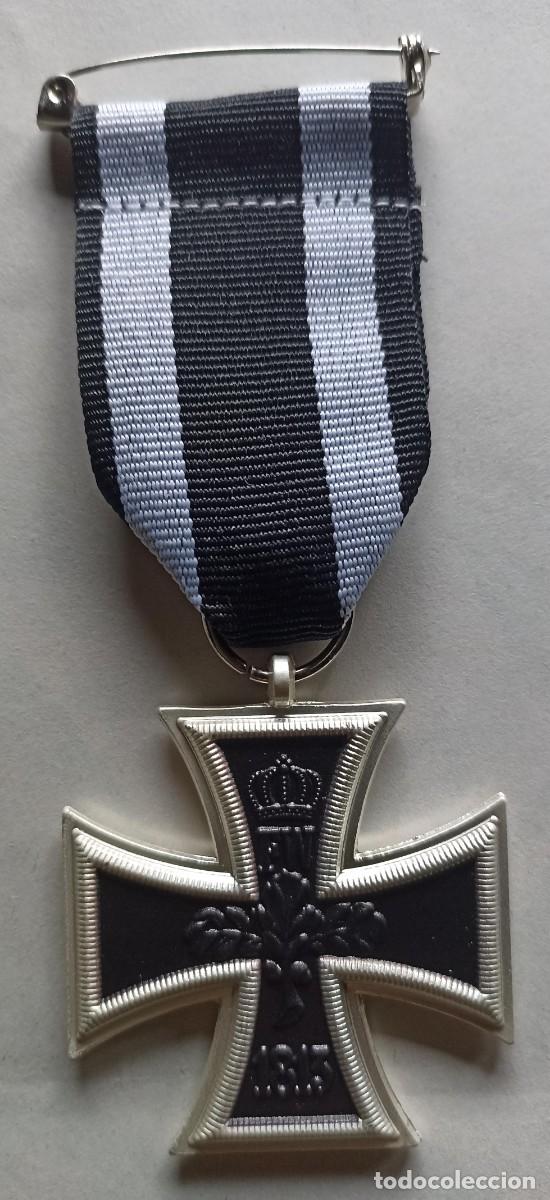 Militaria: Cruz de hierro 2&ordm; Clase con cinta, r&eacute;plica (III Reich Hitler-Nazi-Alemania) WWII