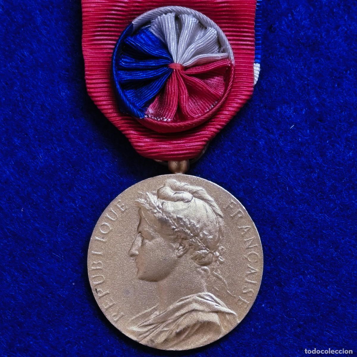 Militaria: MEDALLA MINISTERIO DE TRABAJO Y SEGURIDAD SOCIAL 30 A&Ntilde;OS. EN ORO. REP. FRANCESA. M.BRUN. A&Ntilde;O 1953