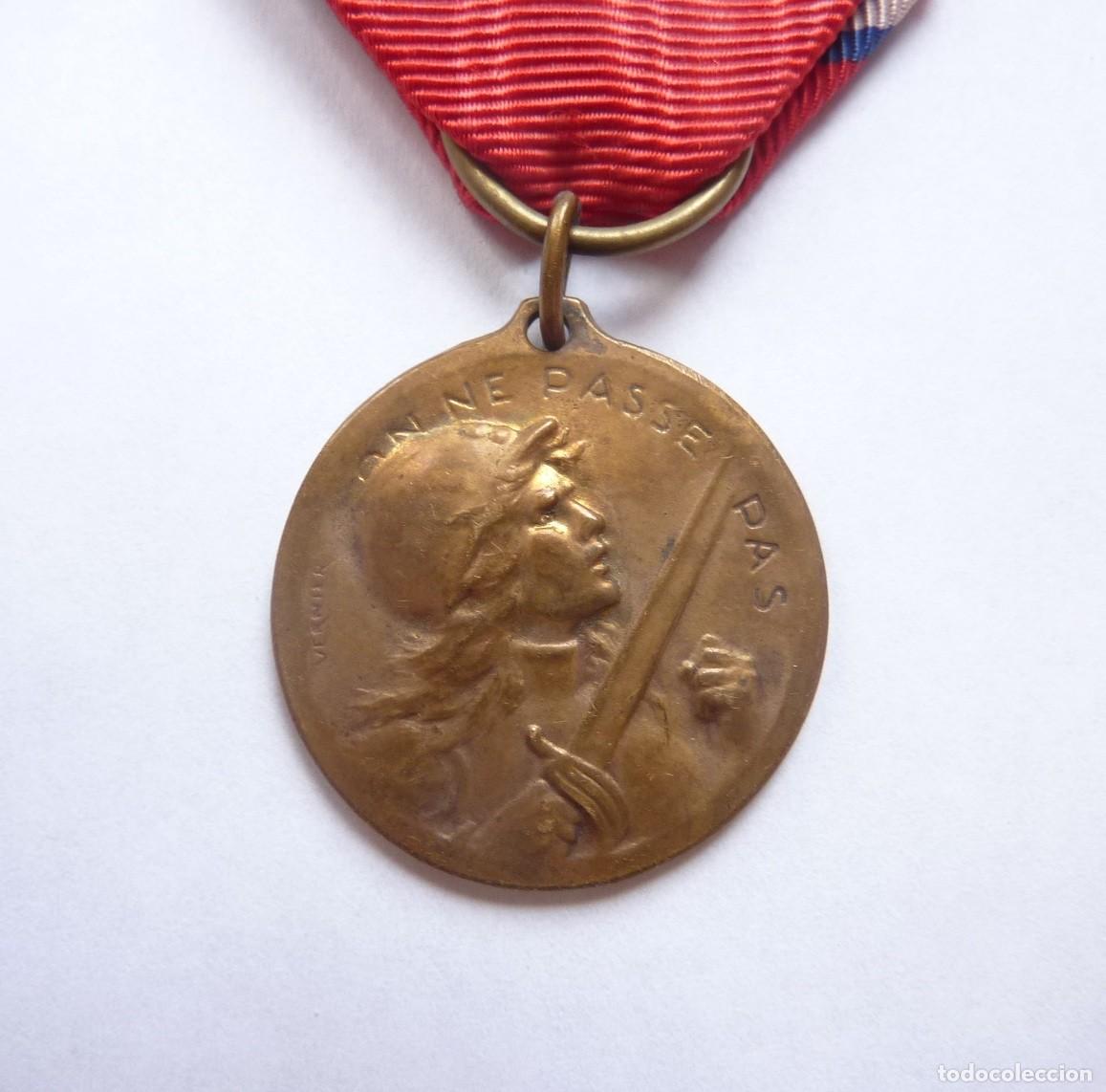 Militaria: Francia: Medalla conmemorativa de la Batalla de Verd&uacute;n. Primera Guerra Mundial.