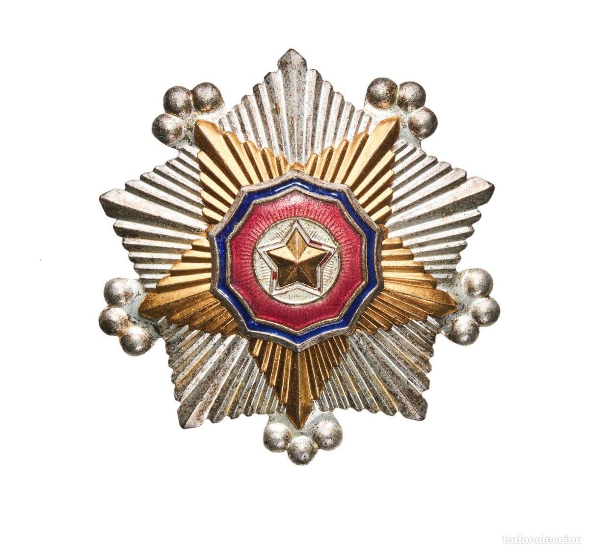 Militaria: Corea del Norte: Placa de la Orden de la Bandera Nacional, de II clase.