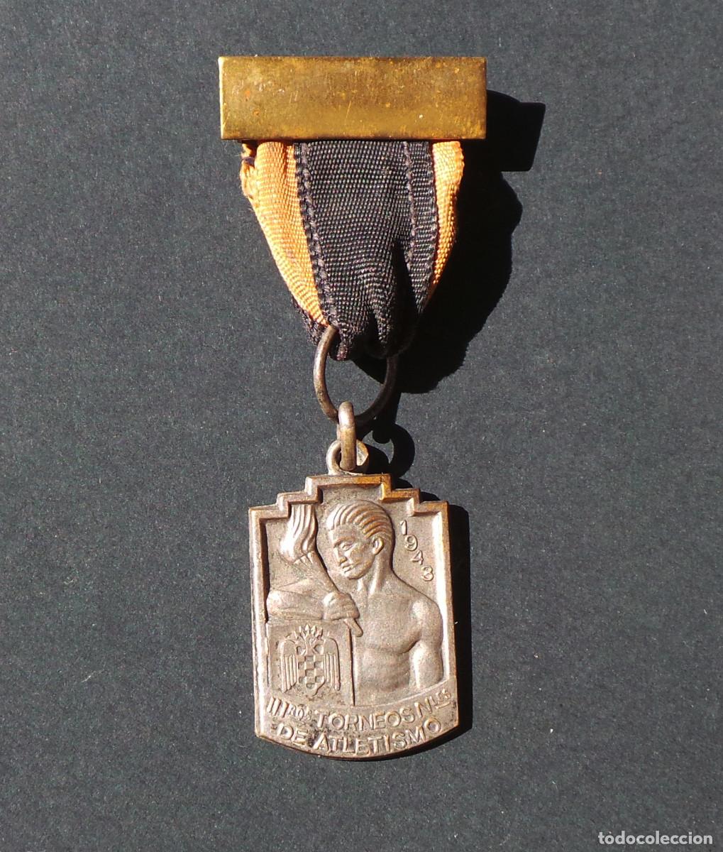 Militaria: MEDALLA CONMEMORATIVA DE LOS III TORNEOS NACIONALES DE ATLETISMO DE 1943. SEU.