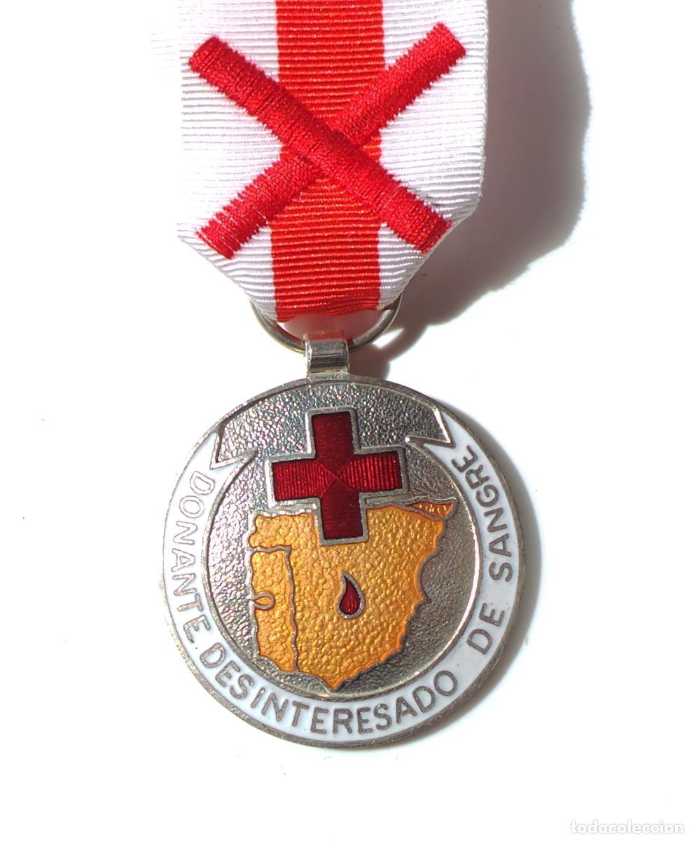 Militaria: MEDALLA DE LA CRUZ ROJA ESPA&Ntilde;OLA DONANTE DESINTERESADO DE SANGRE. CATEGOR&Iacute;A PLATA.