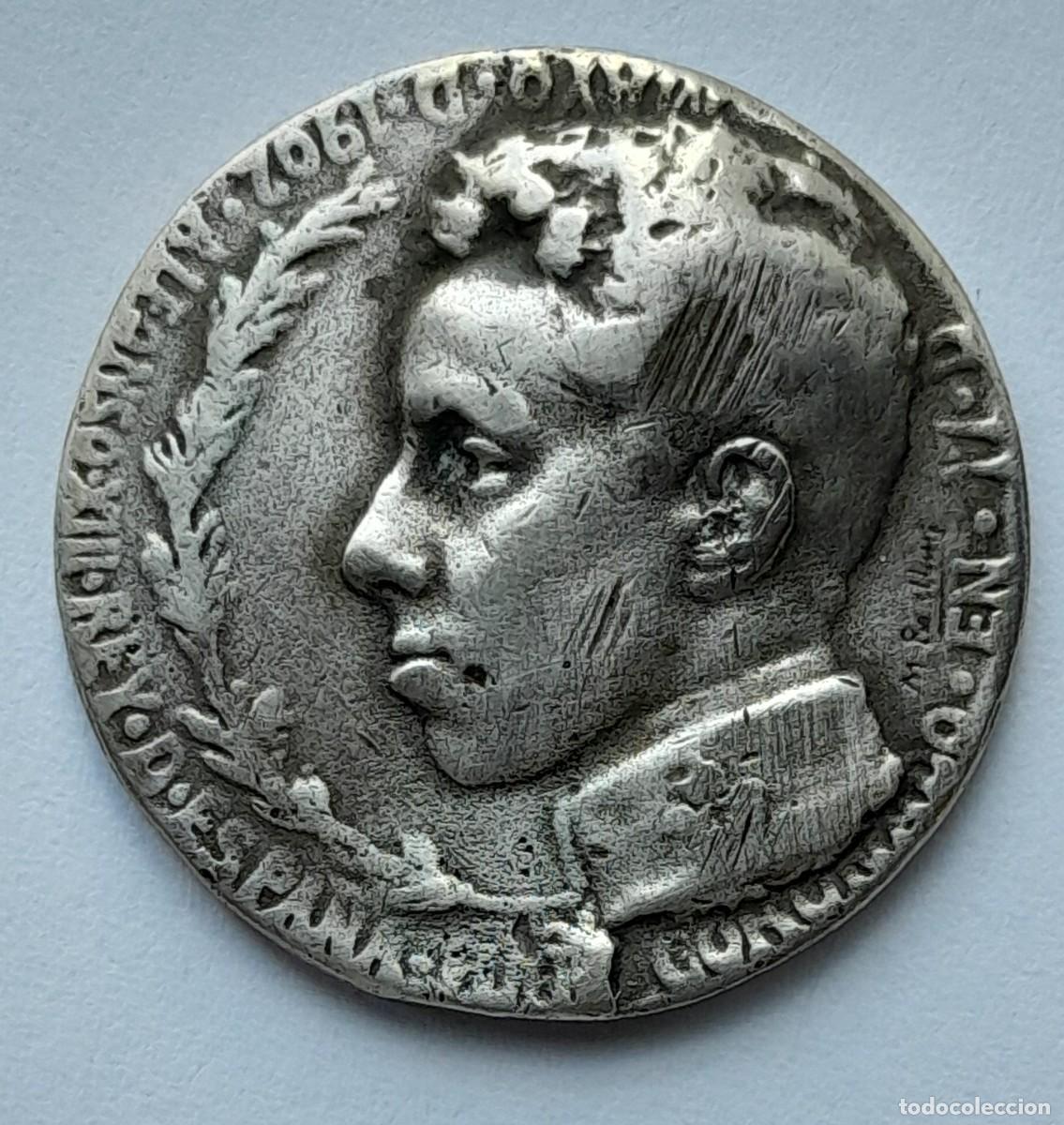 Militaria: Medalla de la Jura de Alfonso XIII en 1902, realizada por M. Benlliure.