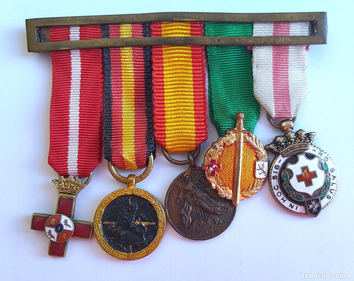 Militaria: Pasador miniaturas Guerra civil, &eacute;poca del general Franco.
