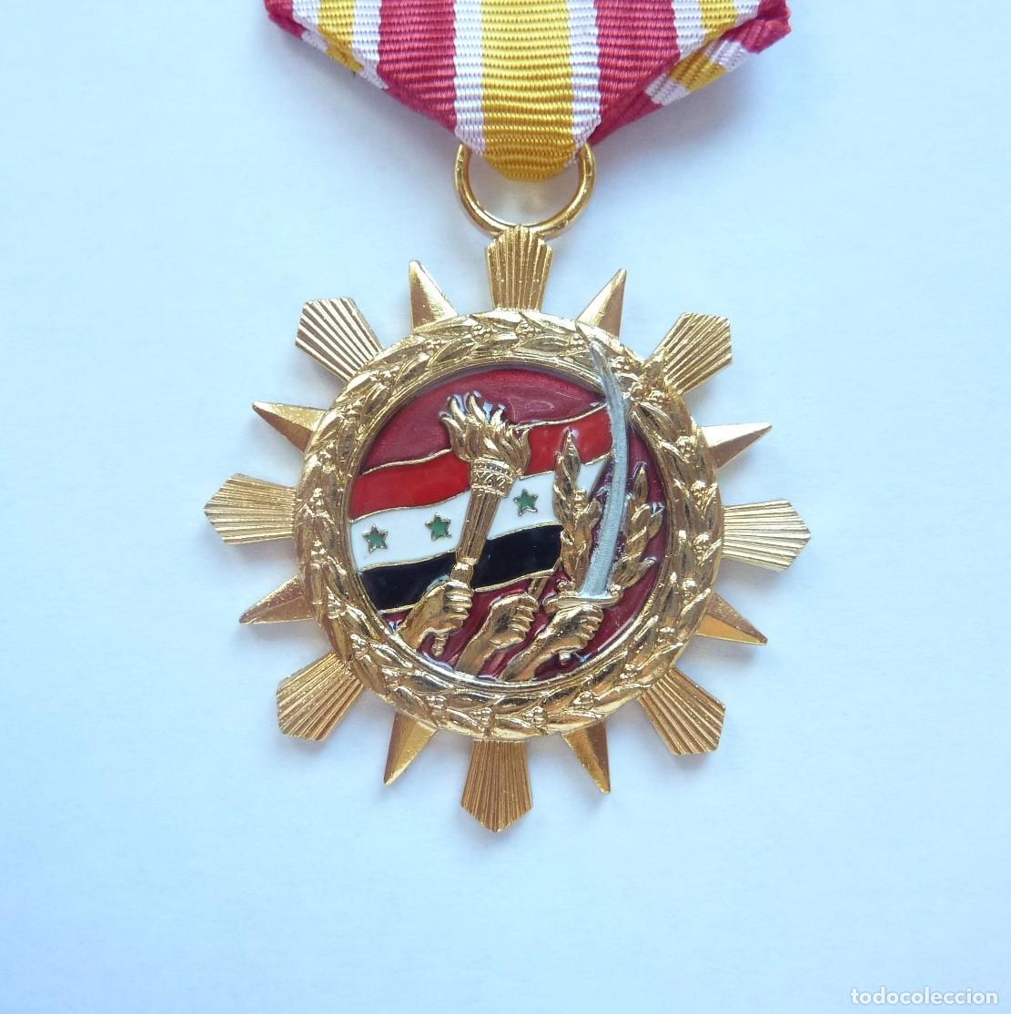 Militaria: Siria: Medalla por un largo servicio ejemplar. Constancia militar.