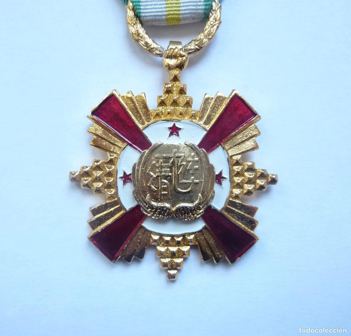 Militaria: Taiw&aacute;n - Medalla servicios distinguidos de las fuerzas a&eacute;reas - M&eacute;rito aeron&aacute;utico