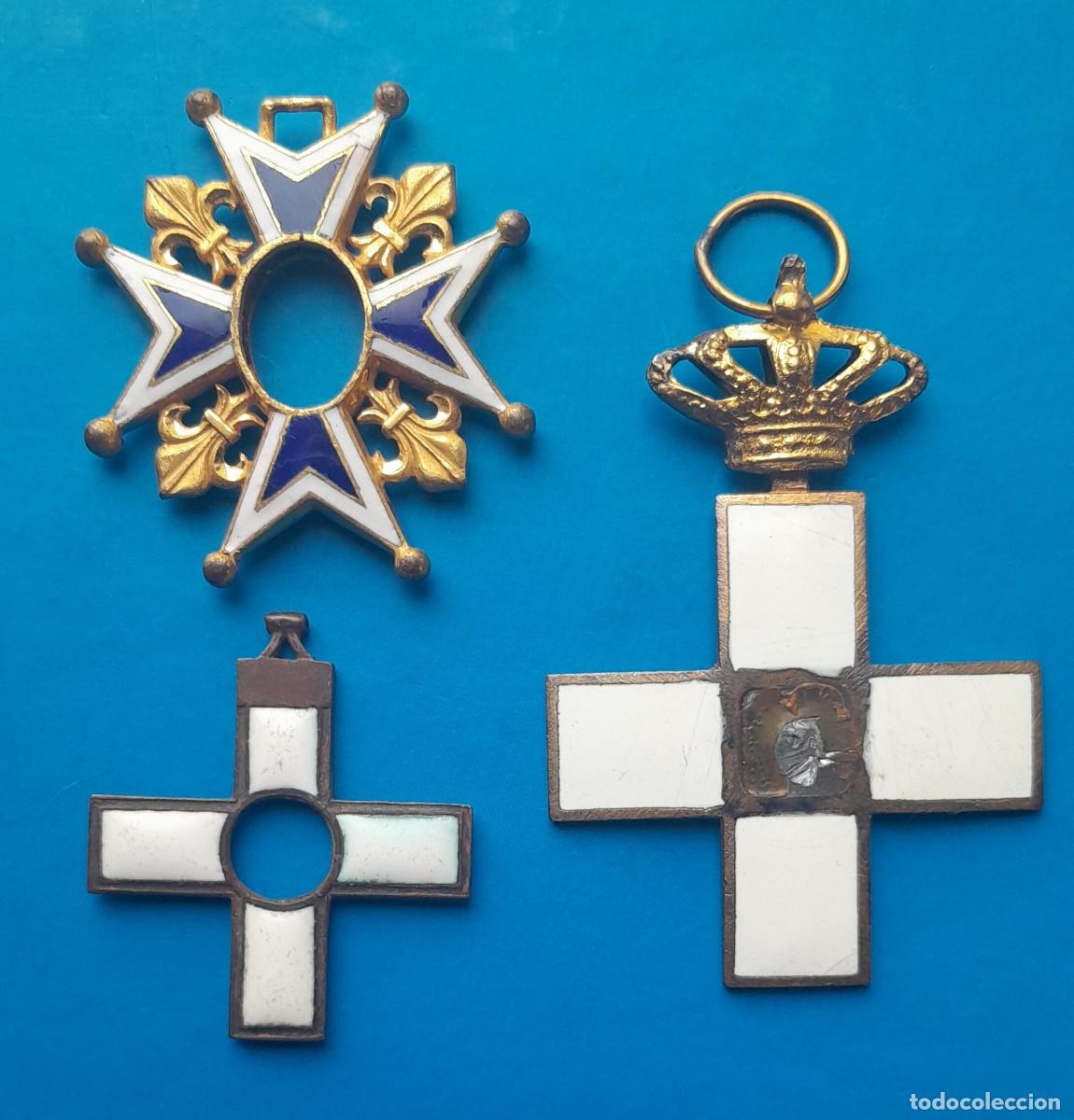 Militaria: Tres cruces incompletas.