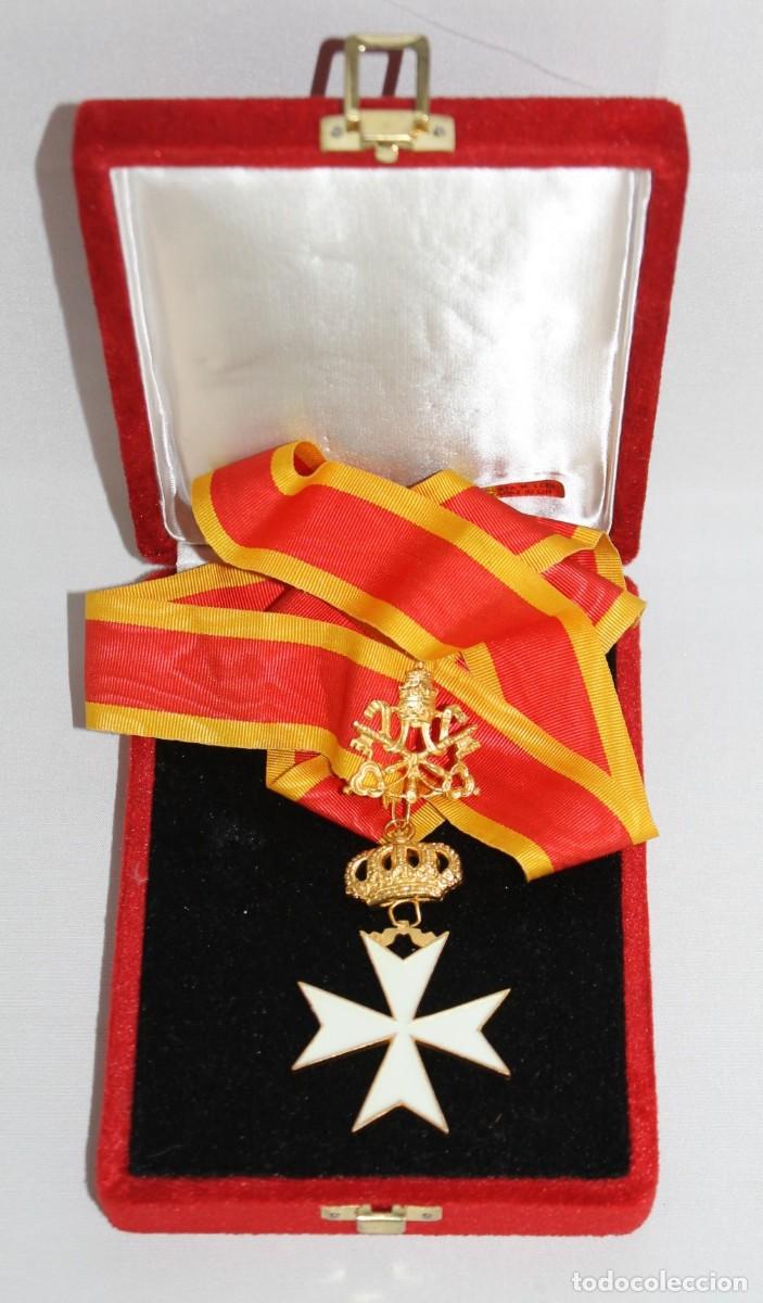 Militaria: Medalla Caballeros de Malta &ldquo;Ad Honorem&rdquo; con banda y estuche