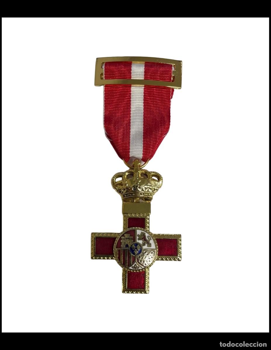 Militaria: Medalla Cruz del M&eacute;rito Militar con distintivo rojo