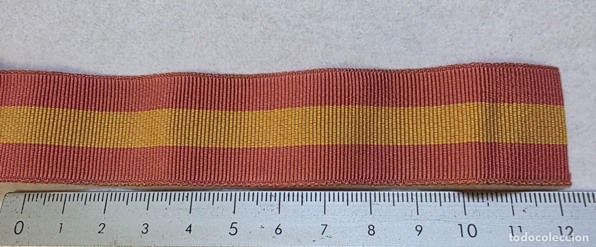 Militaria: Corte de 12 cm de cinta de medalla, 2,6 cm de ancho