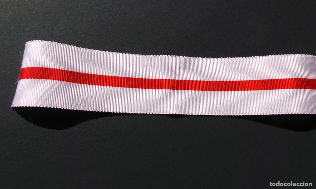 Militaria: CINTA 16,5 CM APROX. MEDALLA M&Eacute;RITO MILITAR CON DISTINTIVO BLANCO.