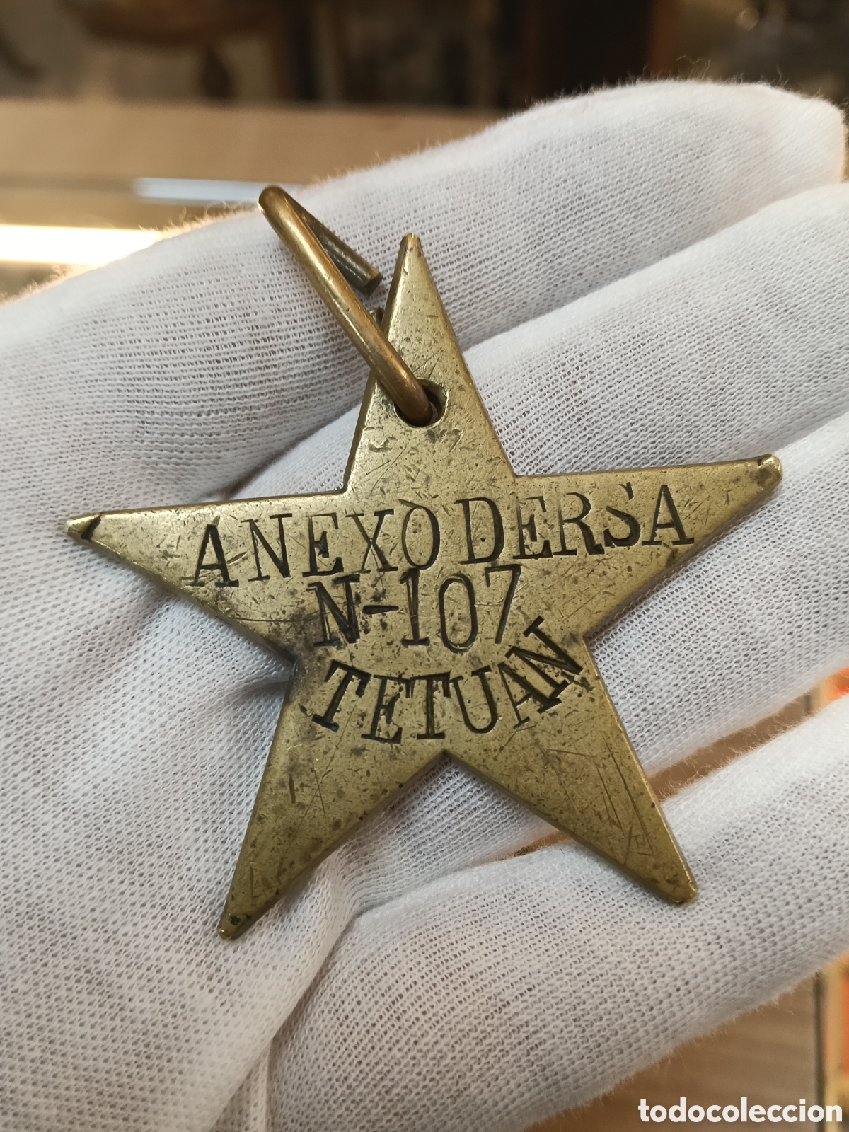 Militaria: MUY RARA PLACA . PROTECTORADO ESPA&Ntilde;OL . ANEXO DERSA .NUMERO 107 . TETUAN . FABRICADA EN LATON .