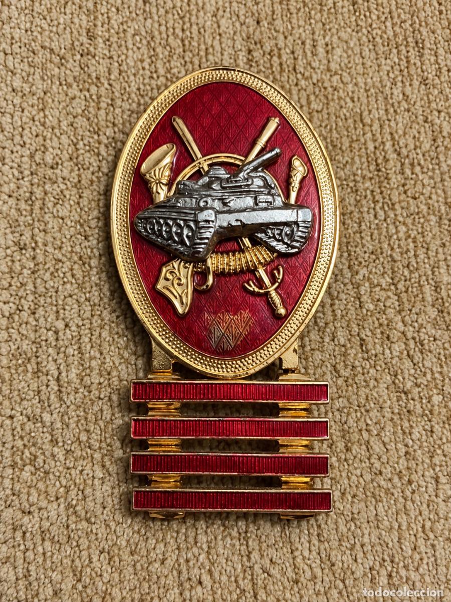 Militaria: Distintivo Especialista Carros de Combate Infanter&iacute;a &ndash; 4 barras &ndash; &Eacute;poca Franco &ndash; Original