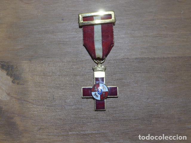 Militaria: Antigua medalla al merito militar rojo franquista, original de Guerra civil y Division Azul. Franco.