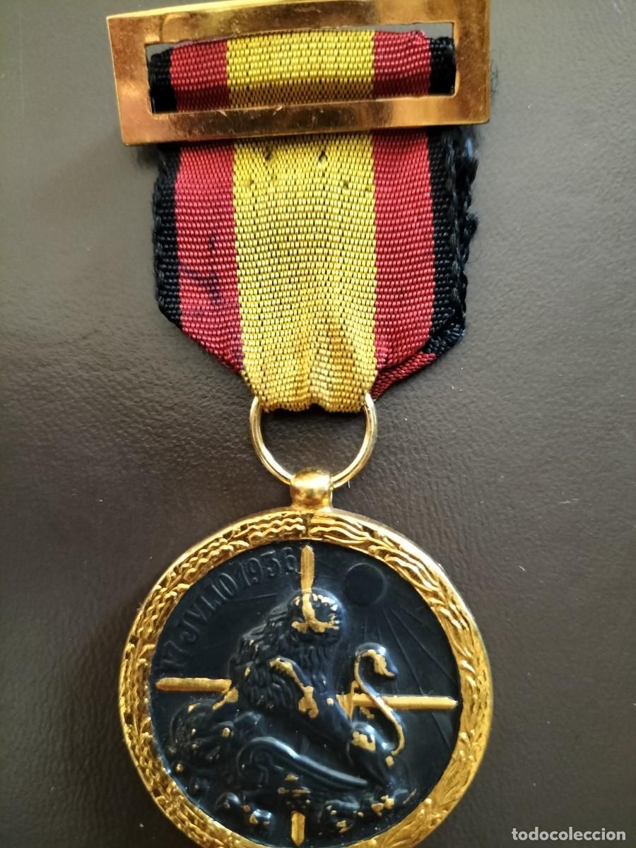 Militaria: Medalla militar espa&ntilde;ola. Yugo y flechas