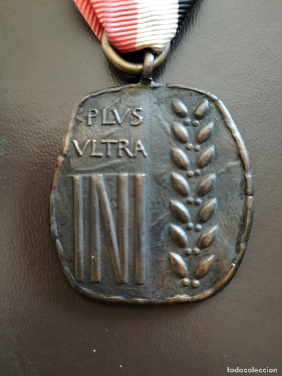 Militaria: Medalla Instituto Nacional de Industria. Espa&ntilde;a &eacute;poca de Franco. 1941-1975. Plus Ultra. INI.BRONCE