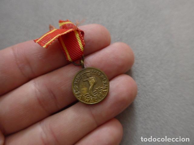 Militaria: Antigua medalla polaca en miniatura de la liberacion d Varsovia 1939-1945, Polonia II Guerra Mundial