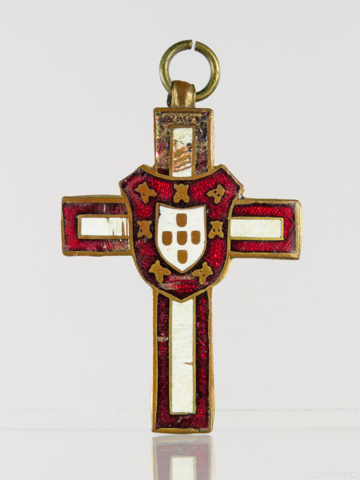 Militaria: Cruz Orden Cristo Portugal con escudo peregrinaci&oacute;n metal dorado y esmalte primera mitad S XX