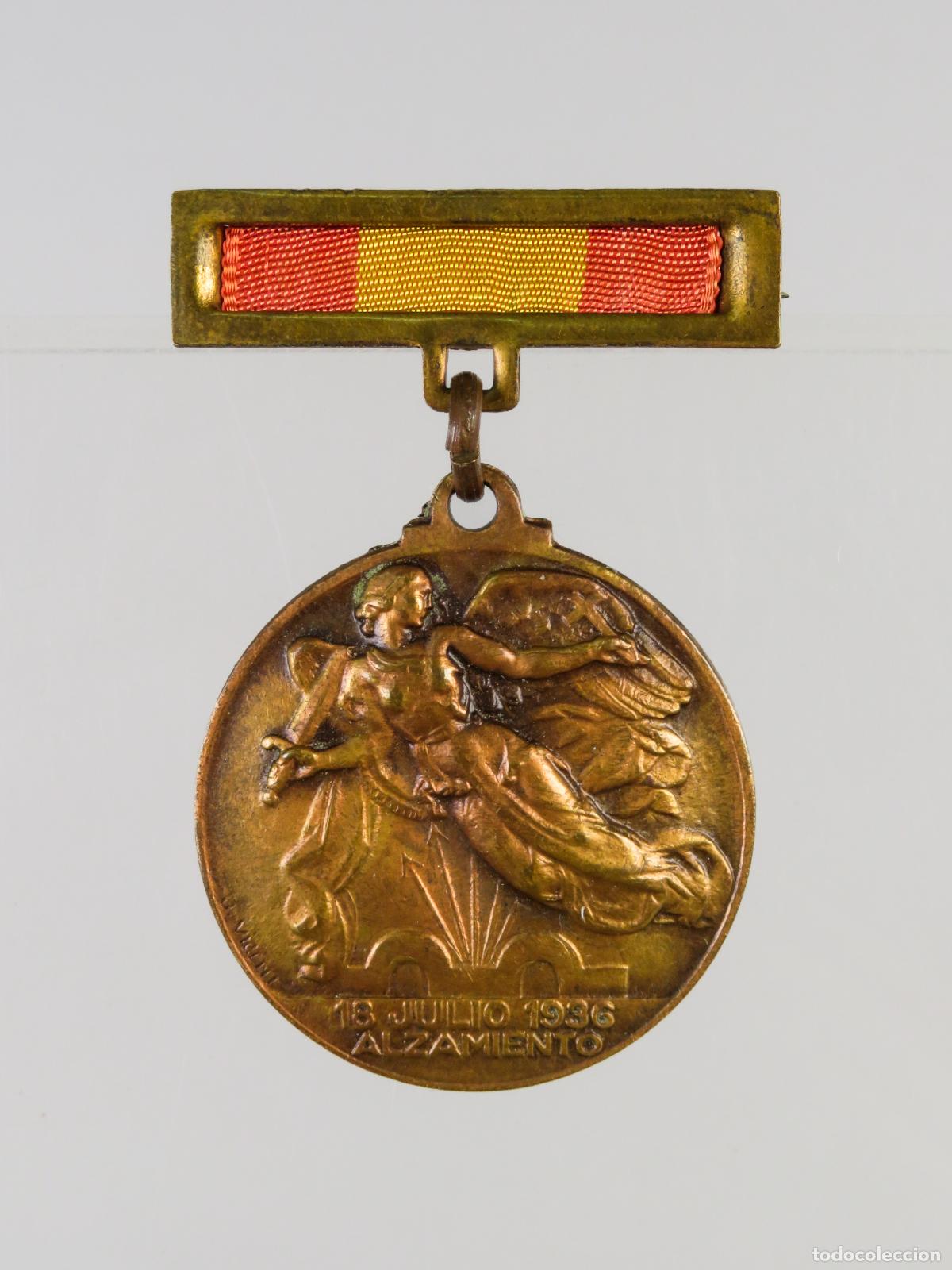 Militaria: Medalla Alzamiento 18 julio 1936 Victoria 1939 bronce con pasador
