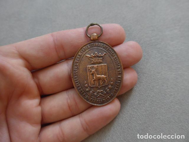 Militaria: Antigua medalla a los Defensores de Cervera, de la Guerra Carlista, original de Castells.