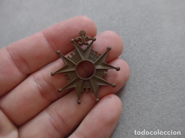 Militaria: Antigua medalla espa&ntilde;ola original del Benemerito a la patria, original de Castells.