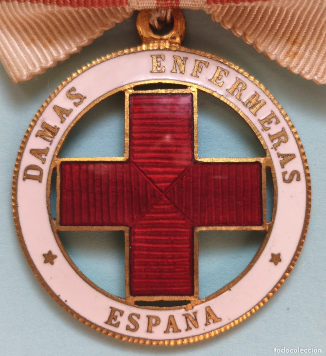 Militaria: Medalla / Insignia. Damas Enfermeras de Espa&ntilde;a. Numerada.