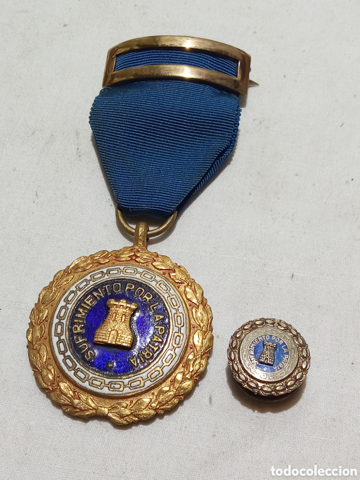 Militaria: MEDALLA Y OJAL &rdquo;SUFRIMIENTO POR LA PATRIA&rdquo;