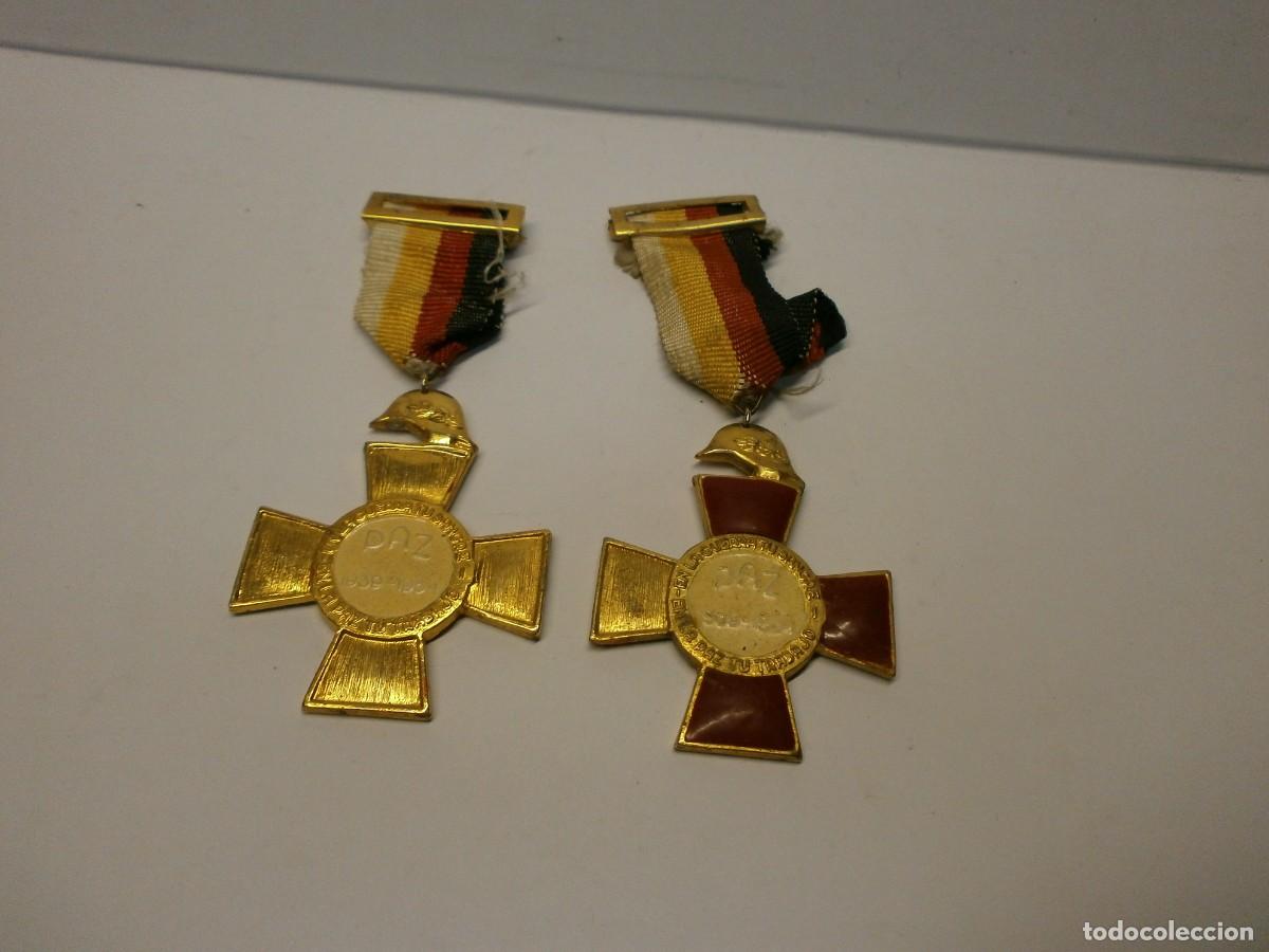 Militaria: 2 medallas paz 1937 1964 caidos division azul originales ?