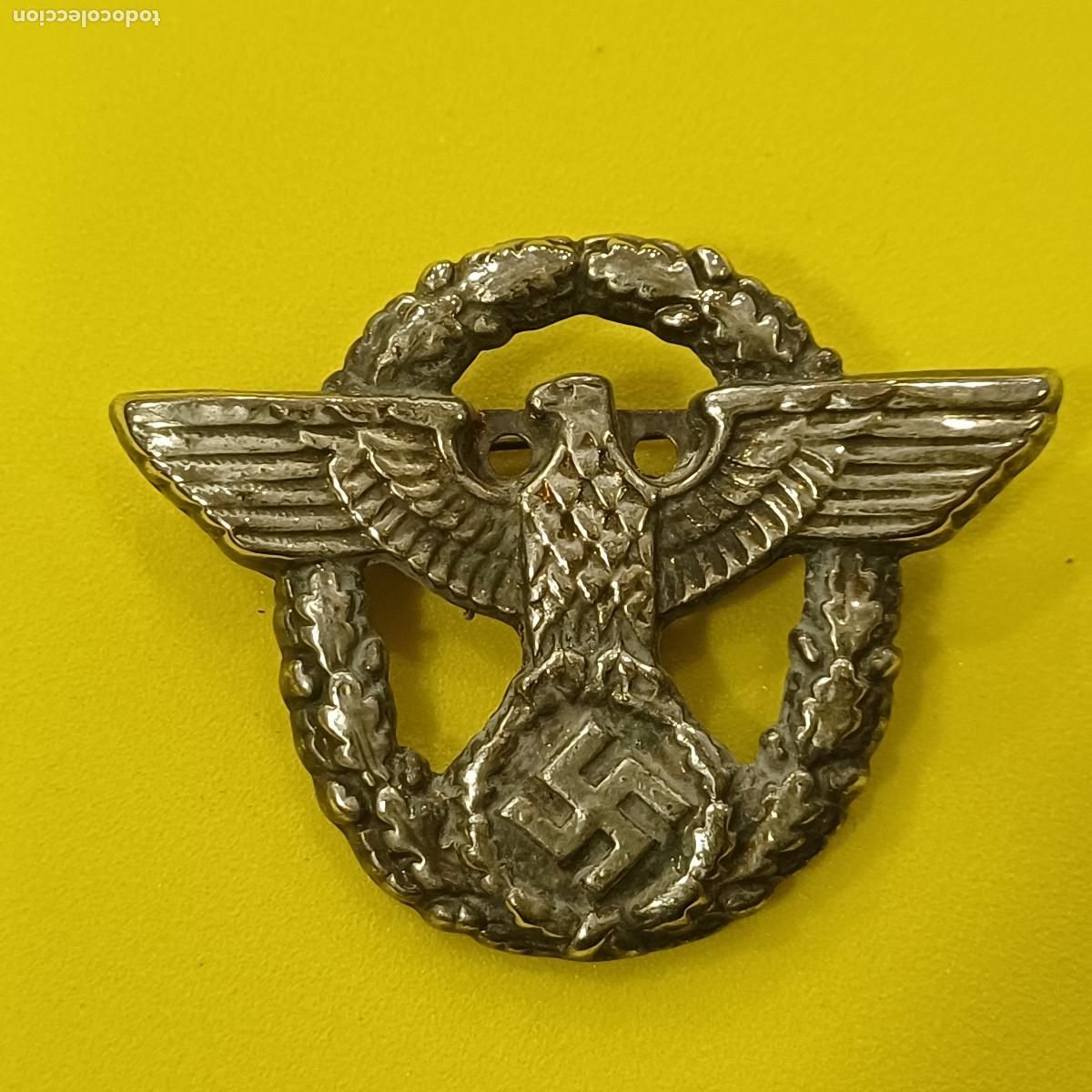 Militaria: CRUZ ESPA&Ntilde;OLA CON ESPADAS PLATA/EN METAL.