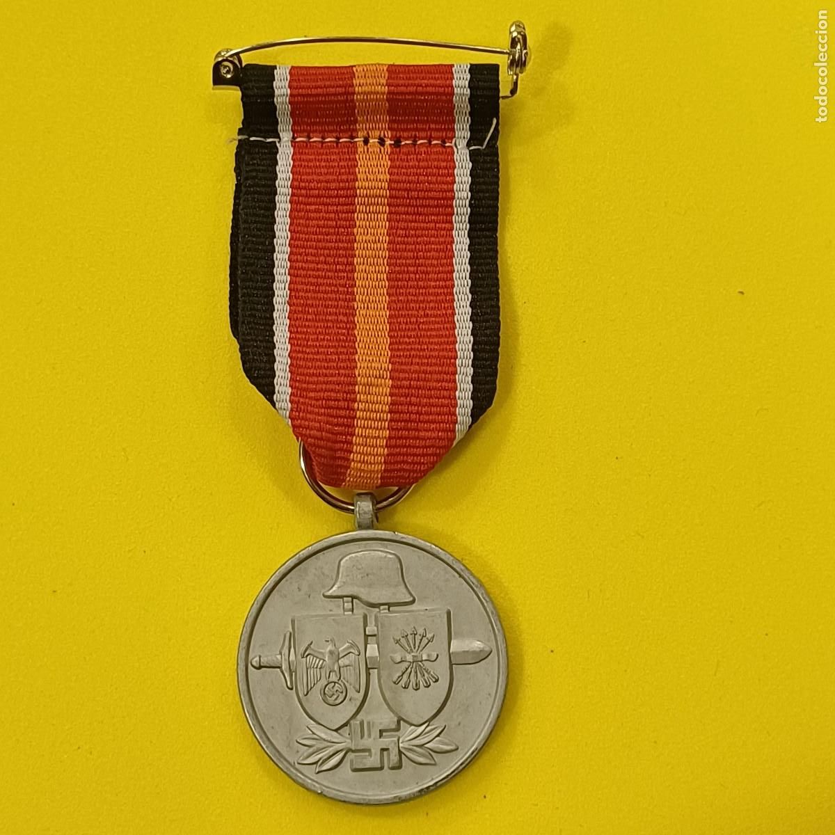 Militaria: MEDALLA PARA LOS VOLUNTARIOS ESPA&Ntilde;OLES EN LA LUCHA CONTRA EL COMUNISMO/DISION AZUL RUSIA/EN METAL.