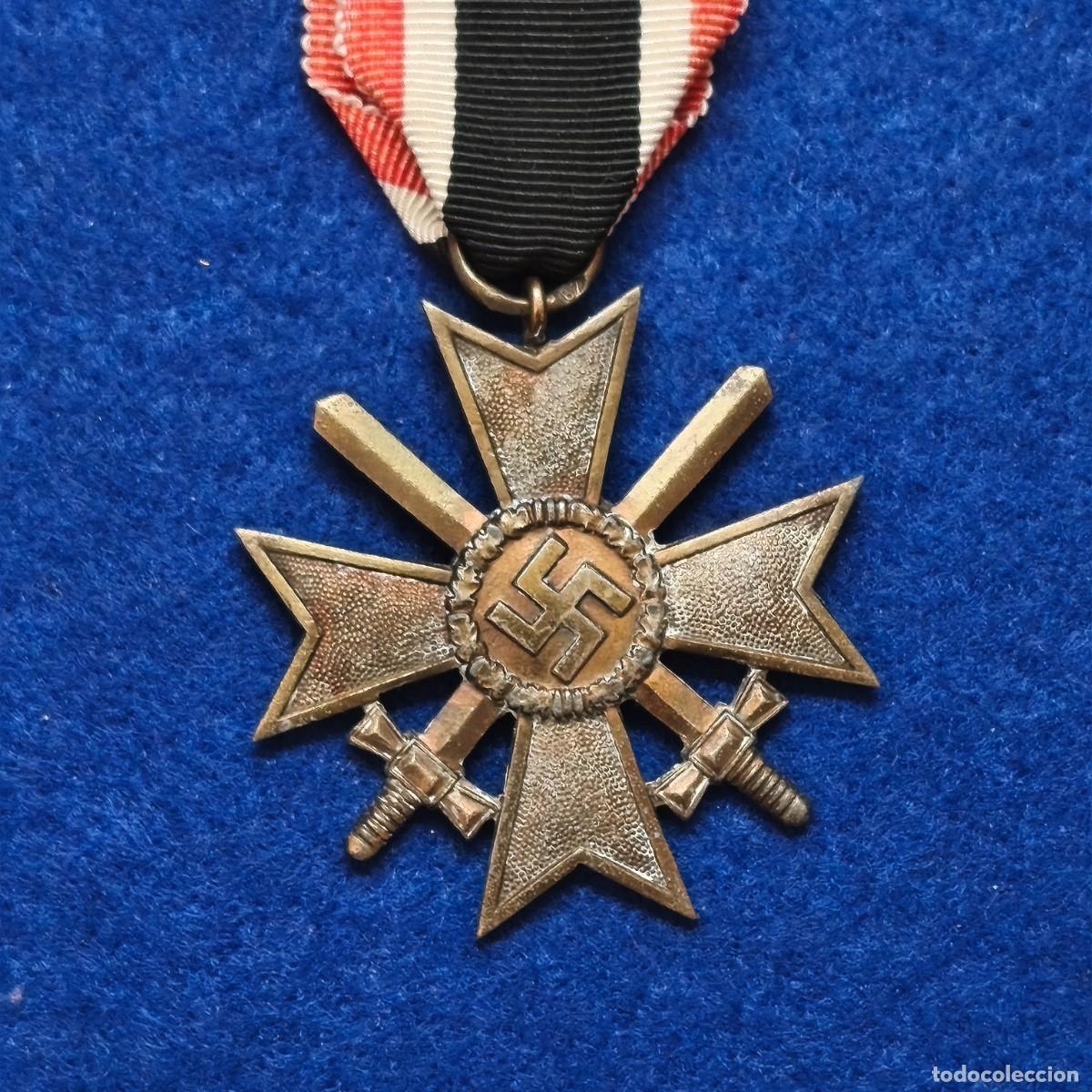 Militaria: MEDALLA CRUZ AL MERITO DE GUERRA CON ESPADAS 2 CLASE. MARCAJE 67. III REICH
