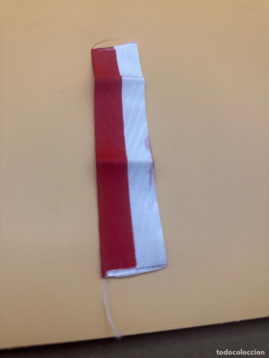 Military Antiques: Cinta bicolor blanca y roja a identificar