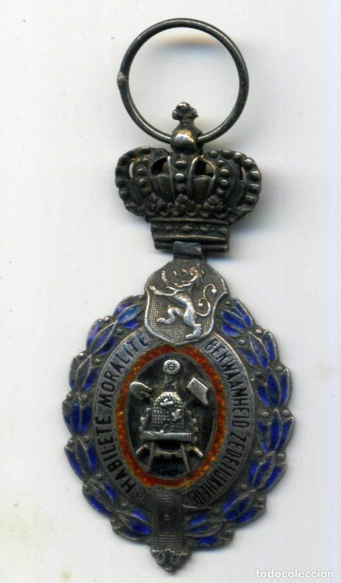 Militaria: XS- B&Eacute;LGICA Siglo XX Medalla al trabajo PLATA esmaltada