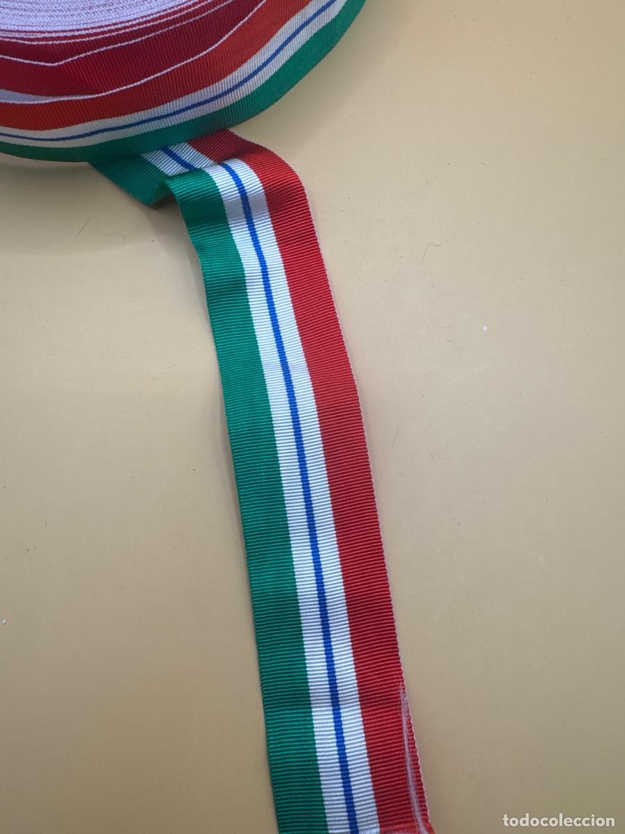 Militaria: Cinta para medalla a identificar