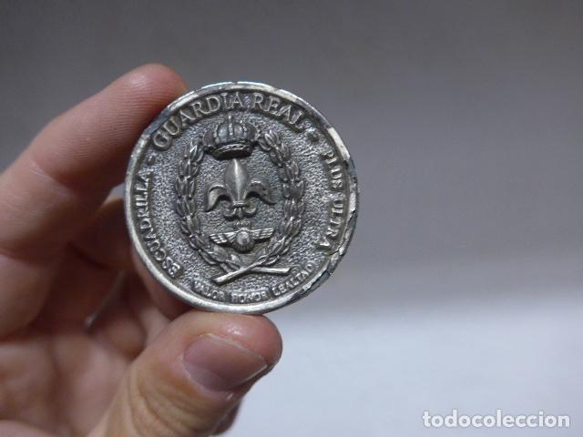 Militaria: Antigua medalla de la Escuadrilla de Guardia Real Plus Ultra de 1980, aviacion.