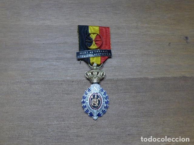Military Antiques: Antigua medalla belga al merito en el trabajo, con pasador de muerto, original y raro. Belgica.