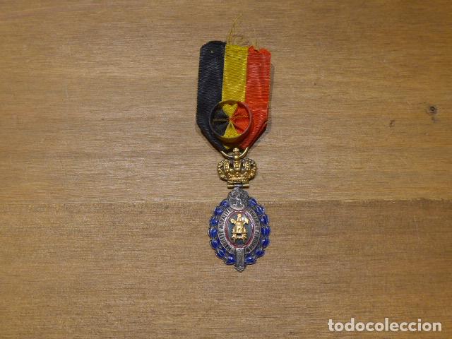 Militaria: Antigua medalla belga al merito en el trabajo, original. Belgica.
