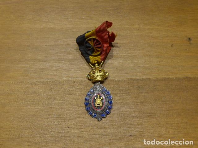 Militaria: Antigua medalla belga al merito en el trabajo, original. Belgica.