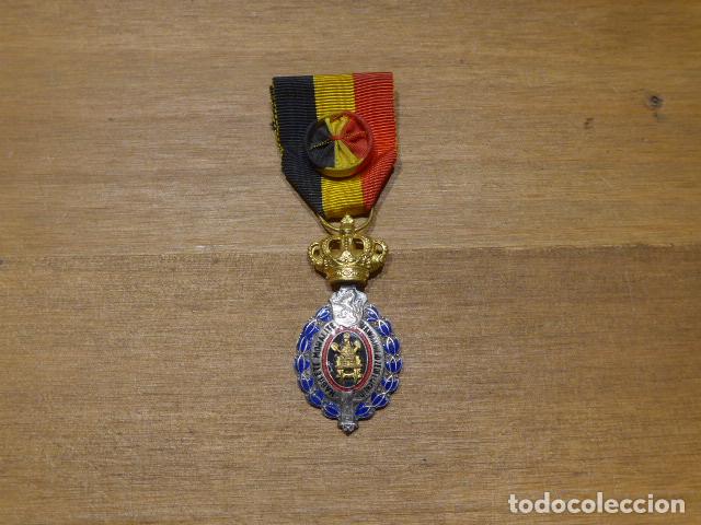 Militaria: Antigua medalla belga al merito en el trabajo, original. Belgica.