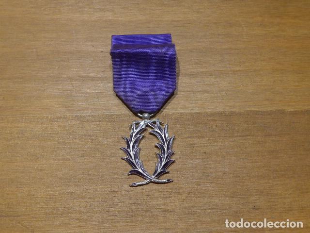 Militaria: Antigua medalla francesa de las Palmas academicas, original, Francia.