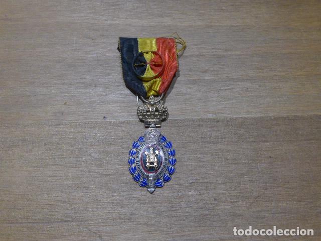 Militaria: Antigua medalla belga al merito en el trabajo, original. Belgica.