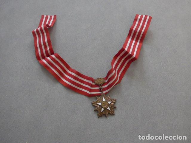 Militaria: Antigua medalla de cuello de la Orden de Tamgha y Khidmet del Paquistan. Pakistan.